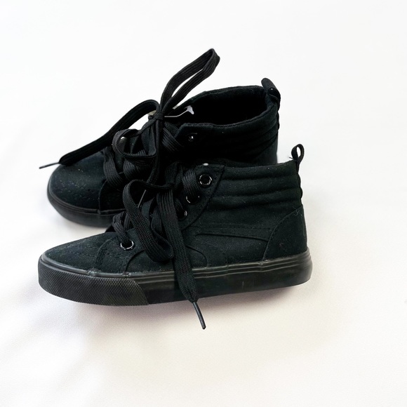 NWT Toddler 11 Black Sneakers - Picture 4 of 6